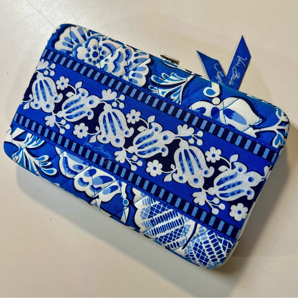 Vera Bradley Women’s Blue White Floral Lagoon Pattern opera style Clutch Wallet
